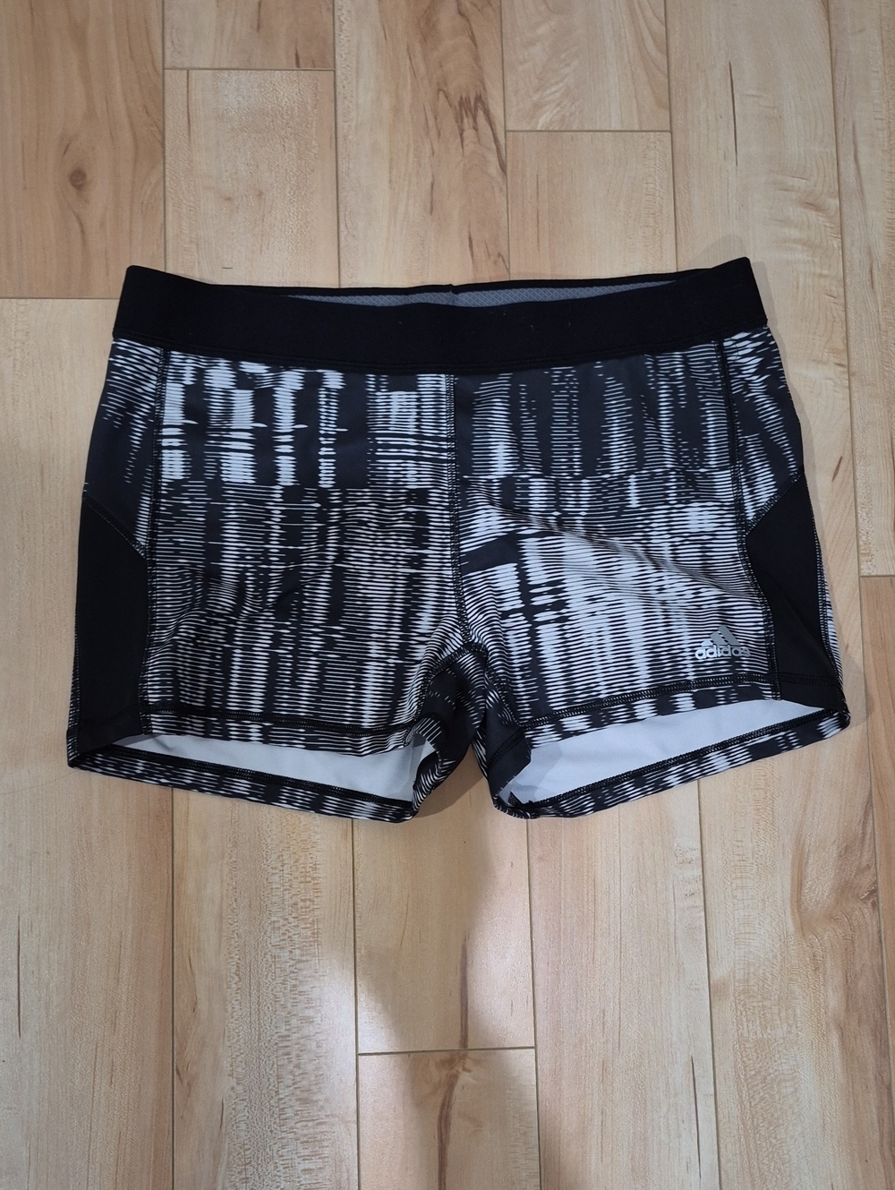 Adidas Women's Size XL Black and White Graphic Shorts